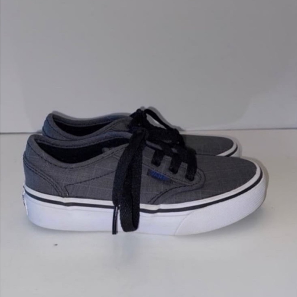 Big kids boys grey vans size 12.5
Excellent condition